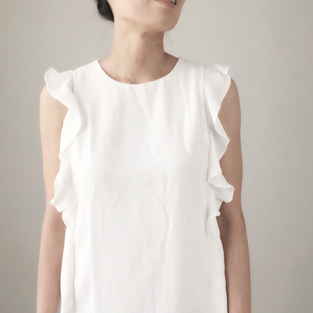 WHITE MINIMALIST RUFFLE SLEEVELESS TOP - Picture 4 of 7